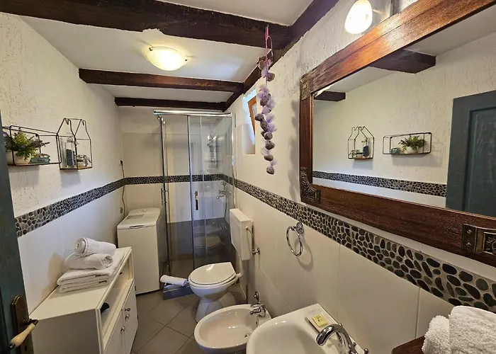 Stone House In Dobrec With Sea Views * ロヴラン
